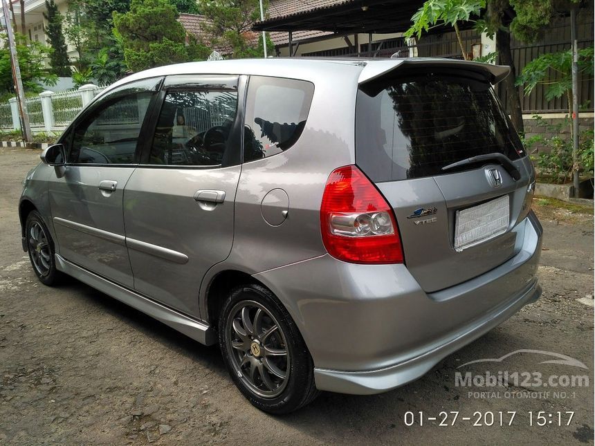  Gambar  Honda Jazz  Tahun 2005  AR Production