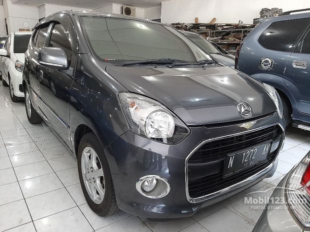  Daihatsu  Ayla  Mobil  bekas  dijual di Jawa timur Indonesia 