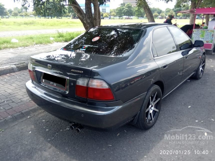 Jual Mobil Honda Accord 1997 2.2 di Jawa Timur Manual Sedan Abuabu Rp