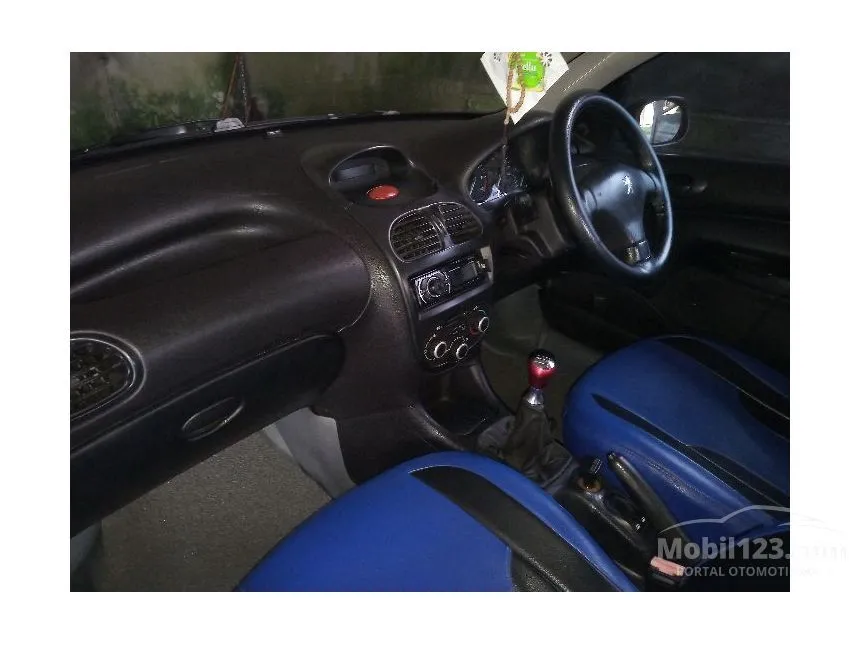 Jual Mobil Peugeot 206 2002 XR 1.4 di Jawa Timur Manual Hatchback