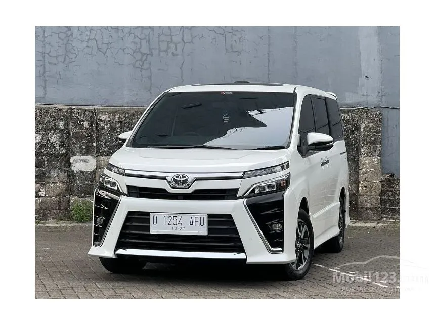 Jual Mobil Toyota Voxy 2017 2.0 di Jawa Barat Automatic Wagon Putih Rp 375.000.000