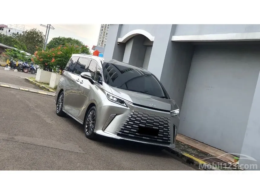 2025 Lexus LM 350 4 Seater MPV