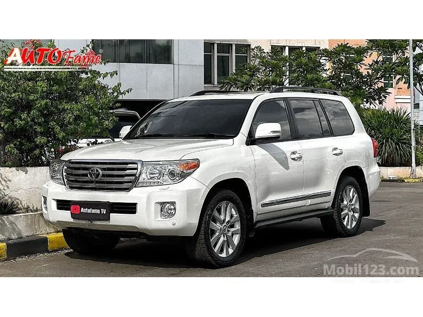 Jual Mobil Toyota Land Cruiser 2013 Full Spec E VX 4.5 di DKI Jakarta Automatic SUV Putih Rp 1.180.000.000