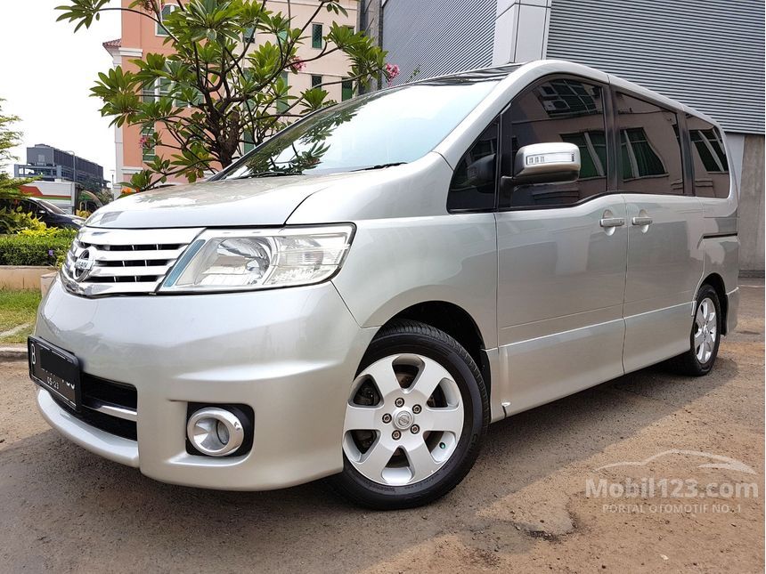 Nissan serena 2008