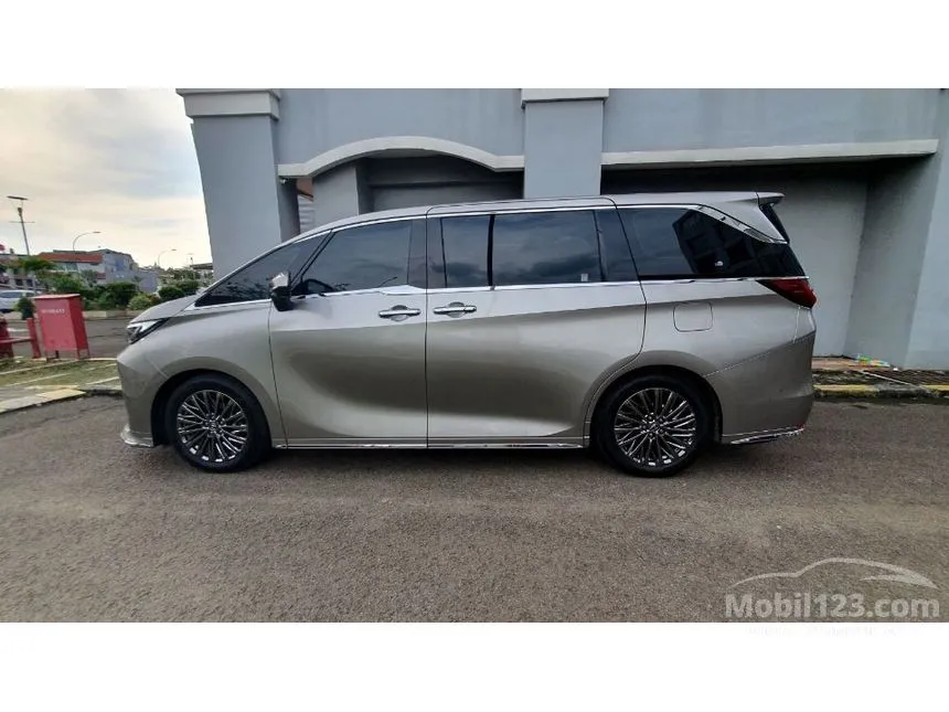 2024 Lexus LM 350h 4 Seater MPV