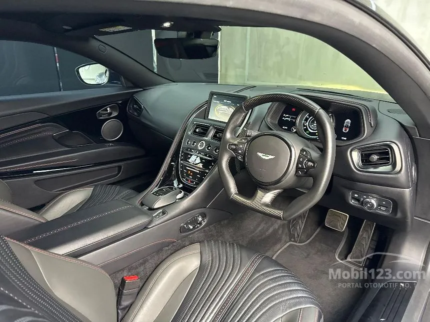 2022 Aston Martin DB11 V8 Coupe