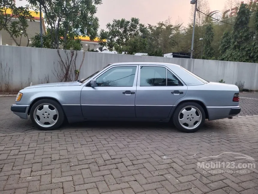 1991 Mercedes-Benz 230E Automatic Sedan