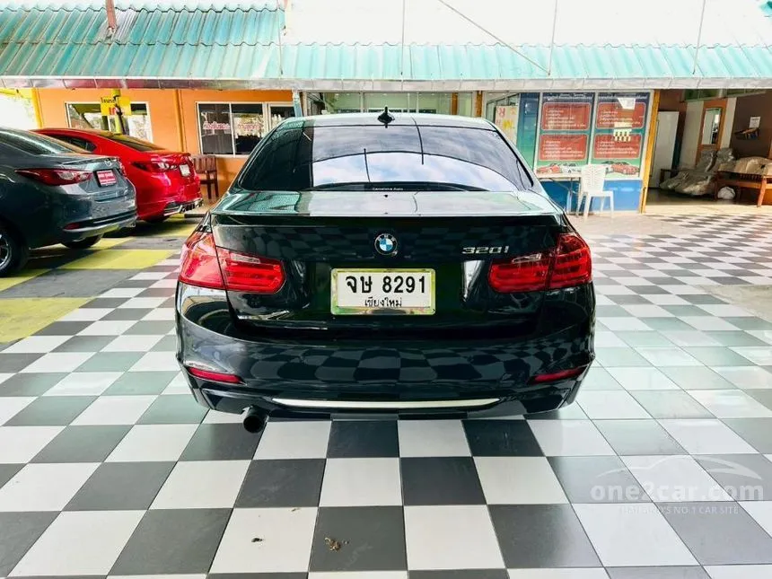 2013 BMW 320i Sedan