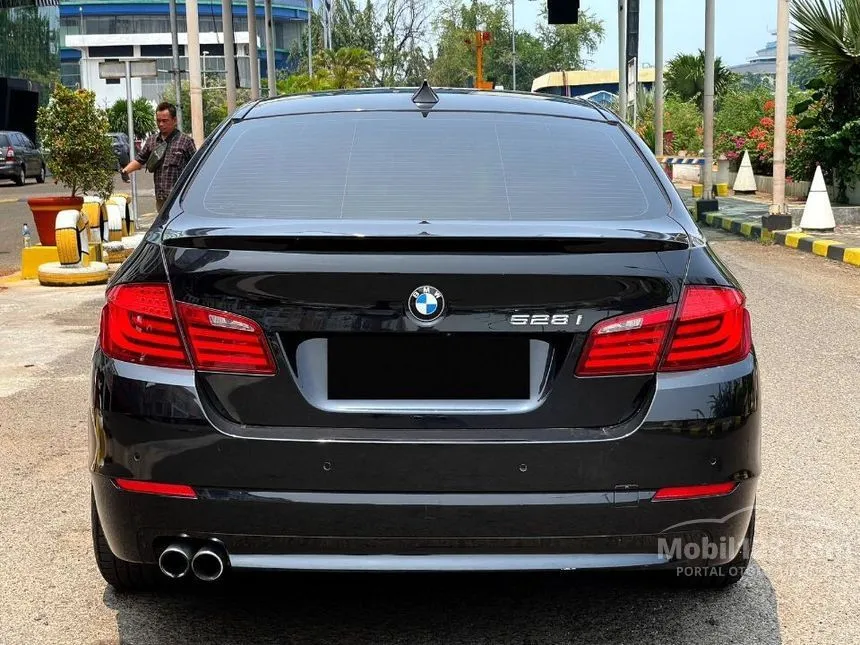 2013 BMW 520i Luxury Sedan