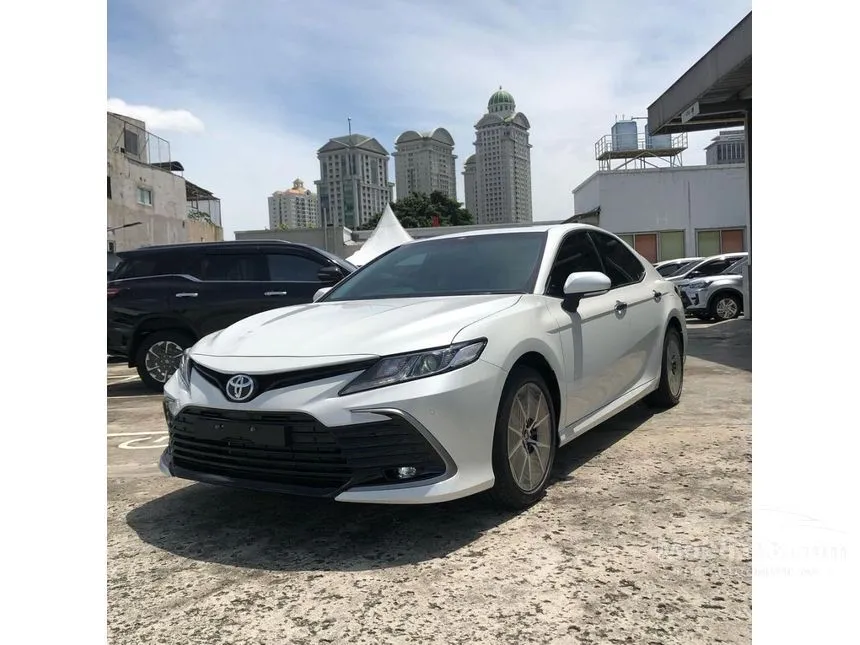 Jual Mobil Toyota Camry 2024 V 2.5 di Jawa Timur Automatic Sedan Putih Rp 812.900.000