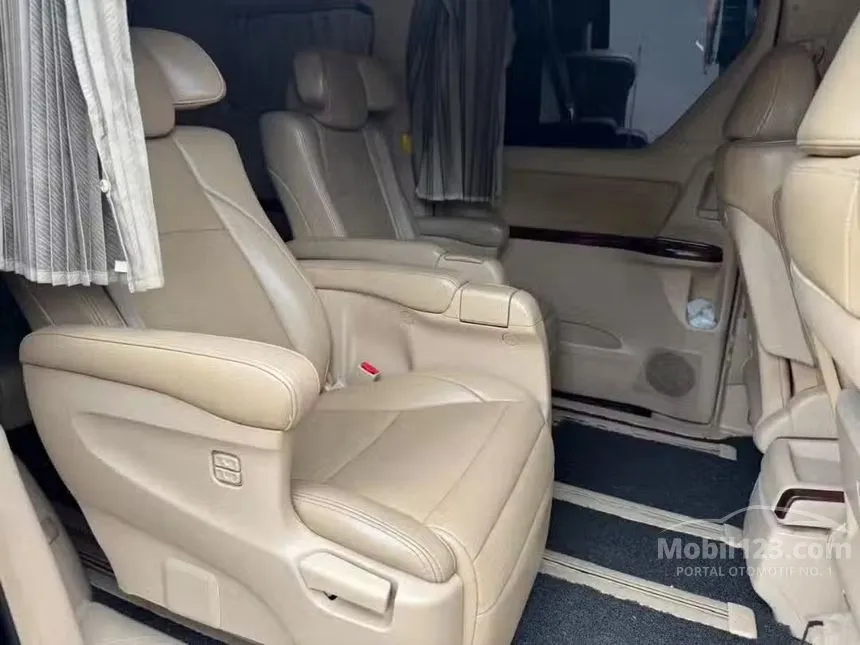 2011 Toyota Alphard G MPV