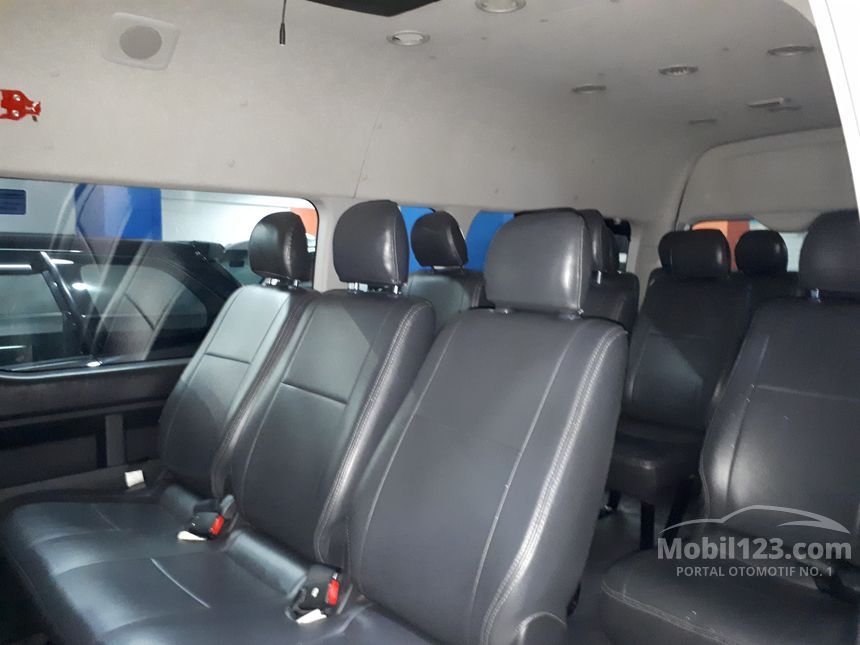  Jual  Mobil  Toyota  Hiace  2014 High Grade Commuter  2 5 di 