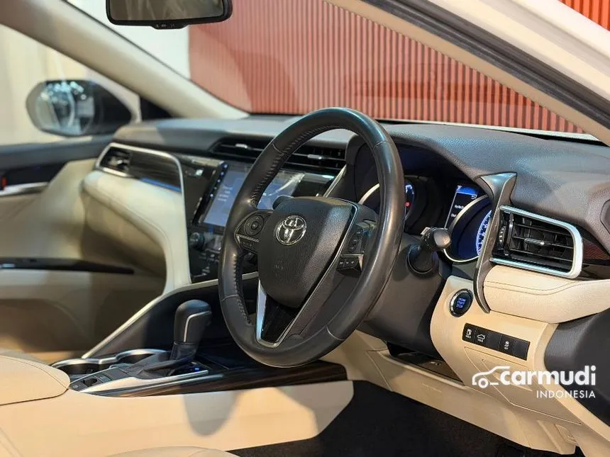 2019 Toyota Camry V Sedan