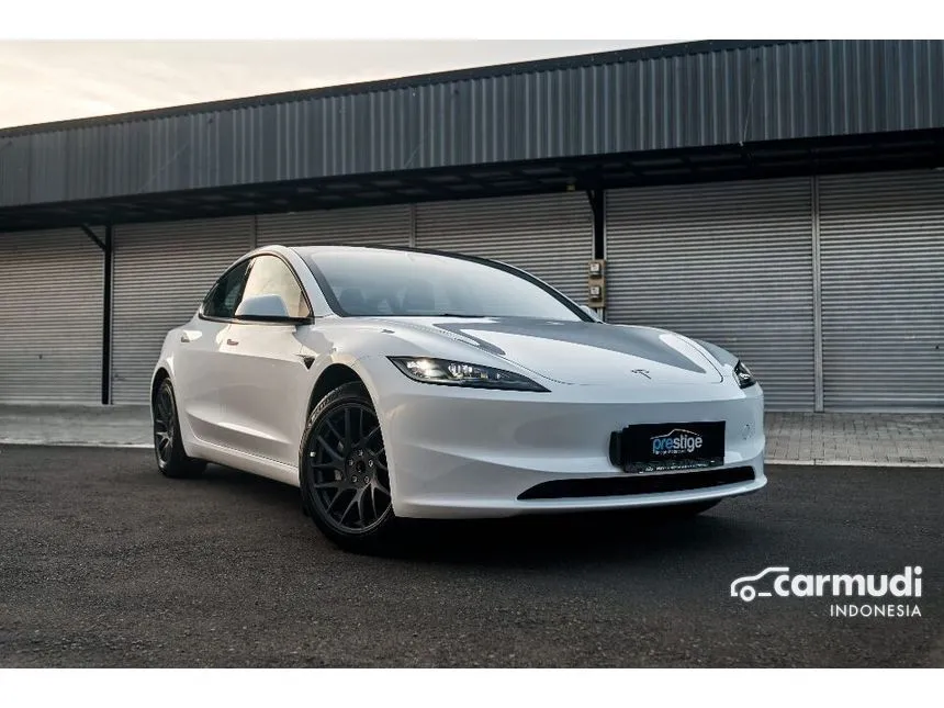 2024 Tesla Model 3 Standard Range Highland Sedan