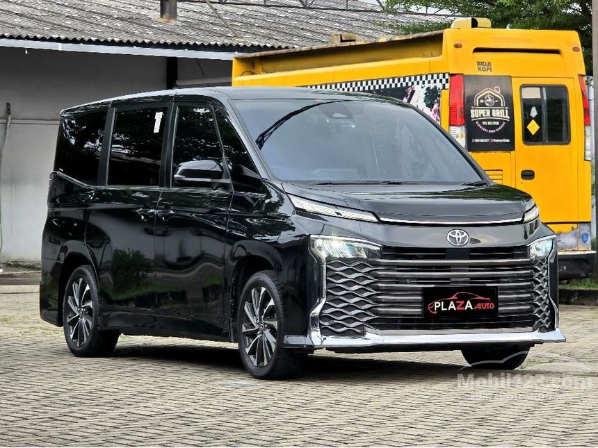 Jual Mobil Toyota Voxy 2022 (Premium Color) 2.0 di DKI Jakarta ...