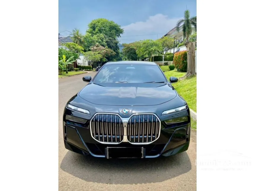 2023 BMW 735i M Sport Sedan