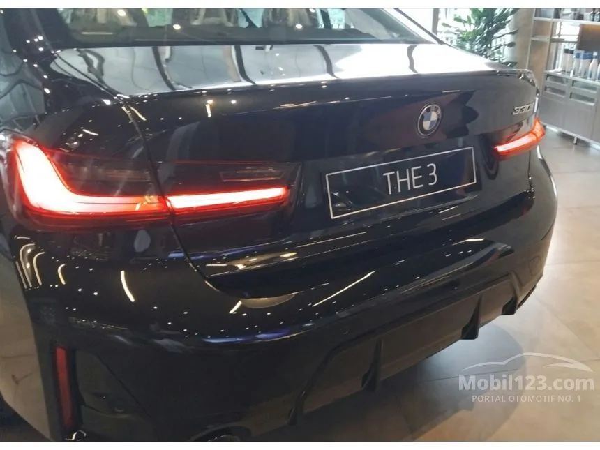 2025 BMW 330i M Sport Pro Sedan