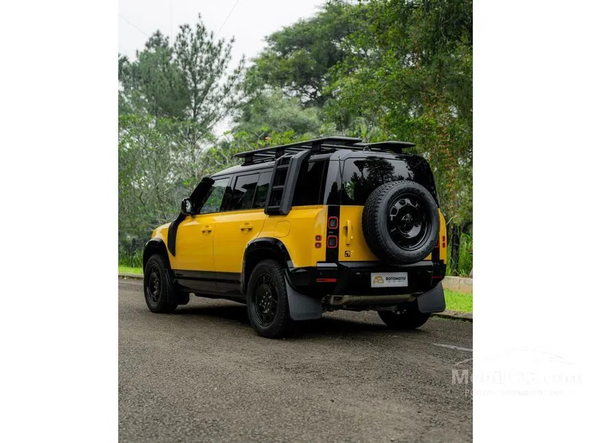 2026 Land Rover Defender 110 Trophy Edition P300e SUV