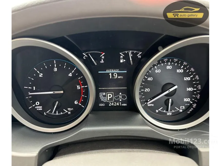 2013 Toyota Land Cruiser 200 Full spec SUV