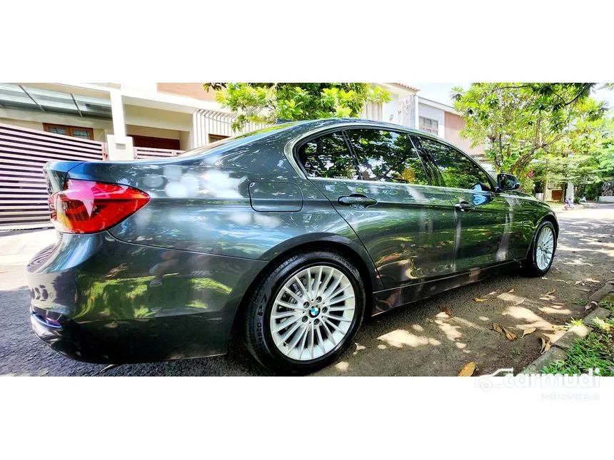 Jual Mobil BMW 320i 2018 Luxury 2.0 di Banten Automatic Sedan Abu
