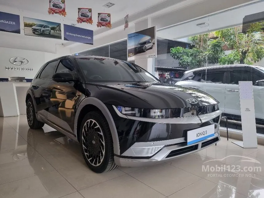 Jual Mobil Hyundai IONIQ 5 2024 Long Range Signature di DKI Jakarta Automatic Wagon Hitam Rp 740.000.000