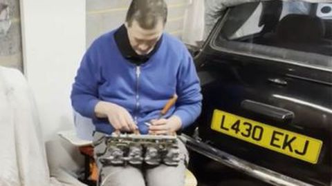 Hebat, Mekanik Tuna Netra Lakukan Engine Swap Mini dengan Superbike
