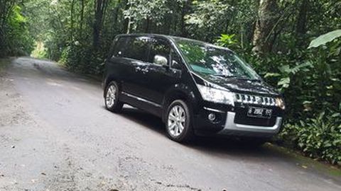 Test Drive Mitsubishi Delica Royal