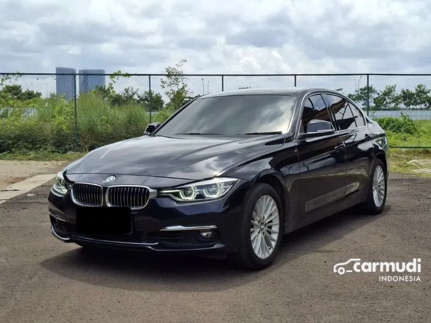 2018 BMW 320i Luxury Sedan