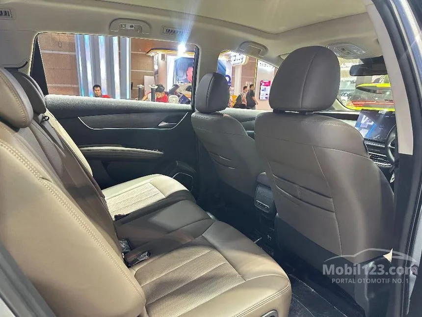 2025 BYD M6 Superior 7-seaters MPV