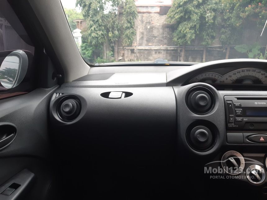 Jual Mobil  Toyota Etios  Valco  2014 E 1 2 di DKI Jakarta 