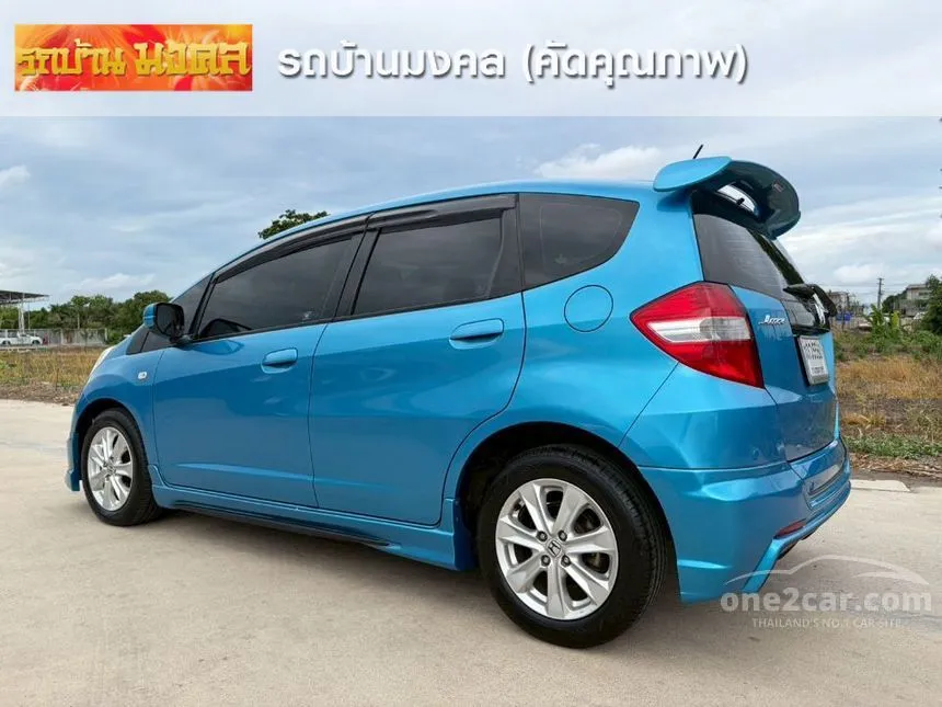 2013 Honda JAZZ V Hatchback