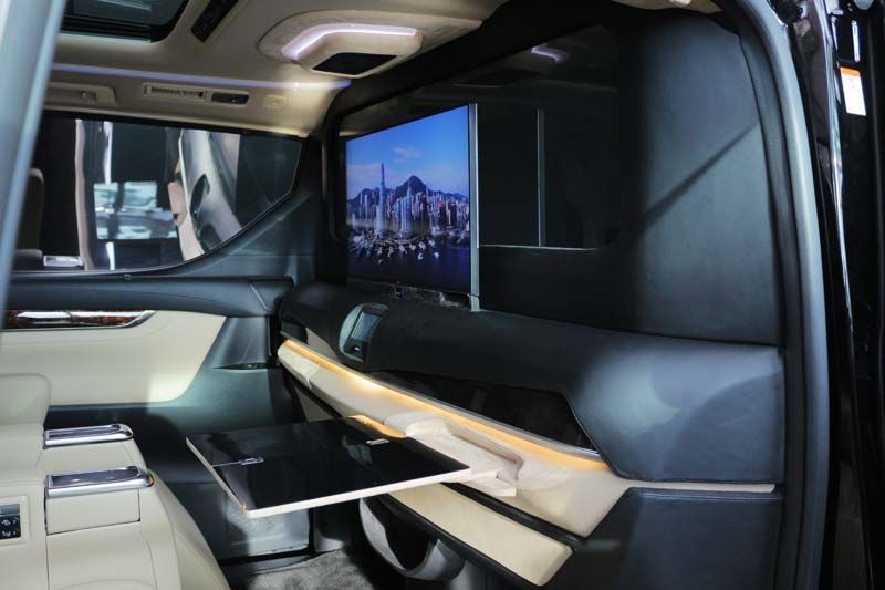 Lombardi Tawarkan Paket Modifikasi Kabin Toyota Alphard dan Vellfire