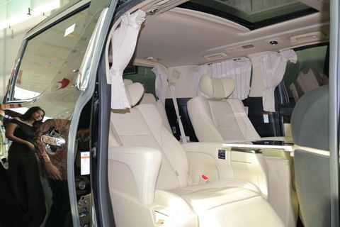 Lombardi Tawarkan Paket Modifikasi  Kabin Toyota Alphard  