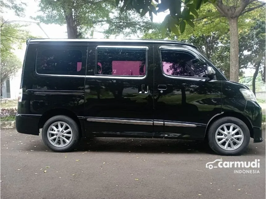 2015 Daihatsu Luxio X Van