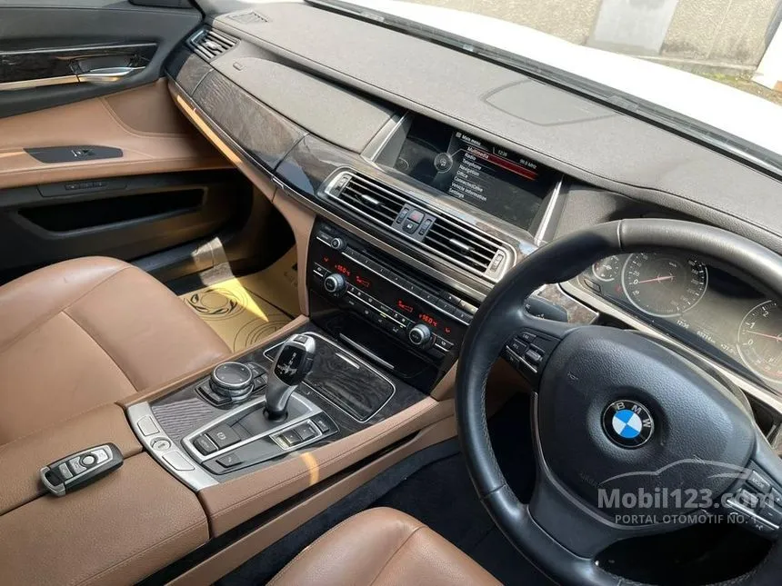 2013 BMW 740Li F02 Sedan