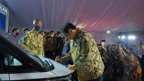 Menko Airlangga: Wuling Produksi Mobil Listrik Tanpa Minta Macam-macam