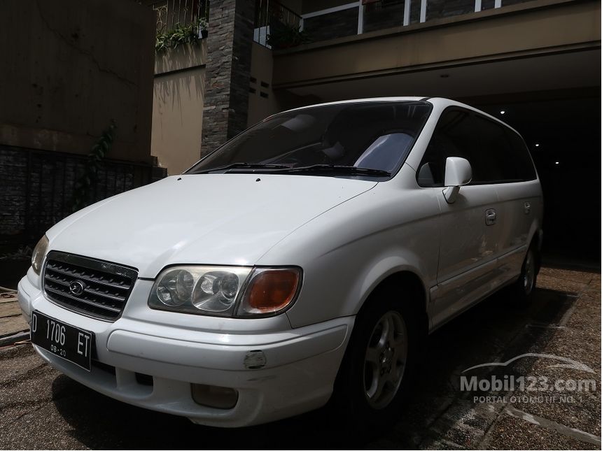 Jual Mobil Hyundai Trajet 2000 GLS 2.0 di Jawa Barat 