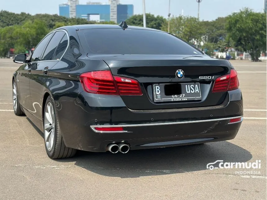 2016 BMW 520i Luxury Sedan