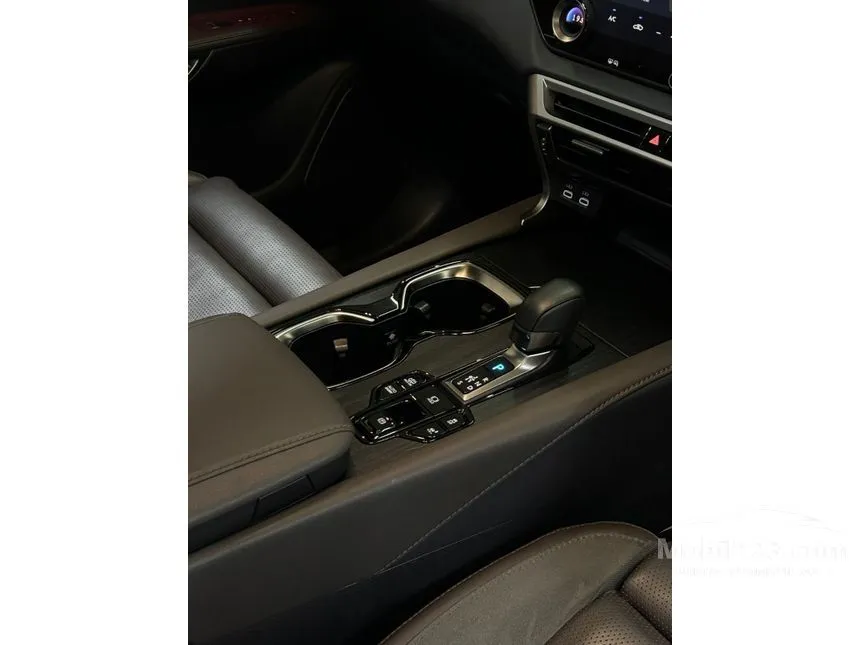 2023 Lexus RX 450h+ Luxury SUV