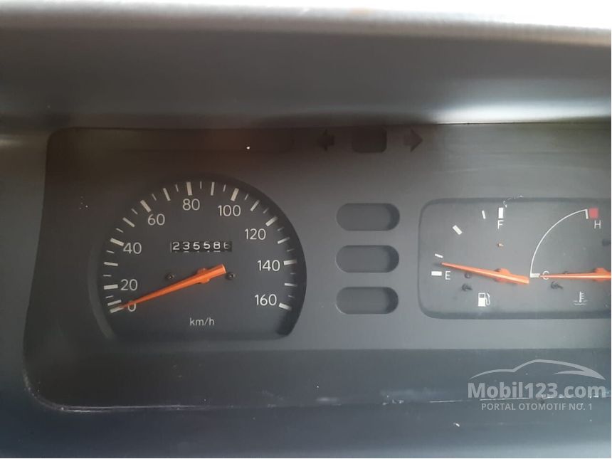 2002 Toyota Kijang Minibus STD Short (SX) MPV
