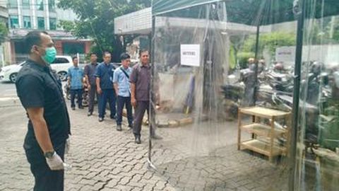 Cegah Penularan Covid-19, Blue Bird Sediakan Bilik Disinfektan bagi Sopir Taksi