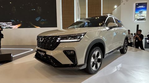 Wuling New Alvez Resmi Meluncur di Permata Bank GJAW 2025, Tampil Makin Elegan dan Modern