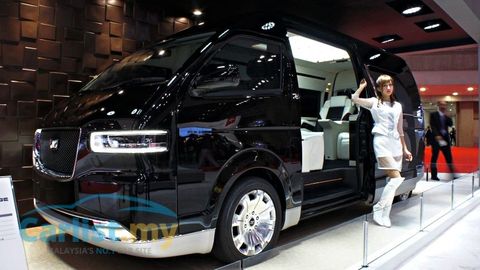 Tokyo 2015: Toyota Auto Body Pours Luxury Into A Hiace Van To Rival A Rolls Royce