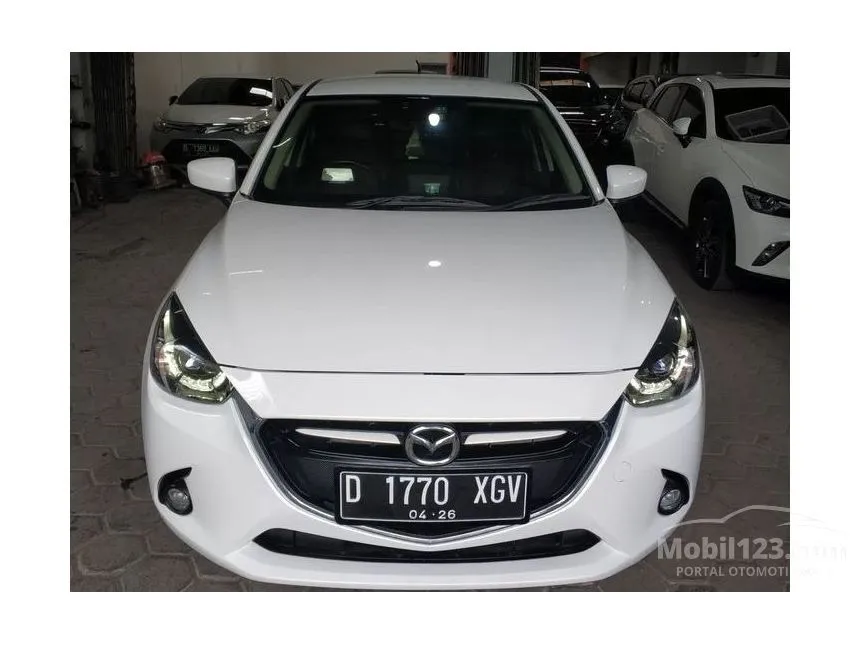 Jual Mobil Mazda 2 2015 GT 1.5 di Jawa Barat Automatic Hatchback Putih Rp 187.000.000