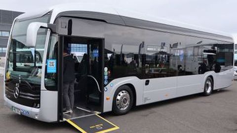 Mercedes-Benz Pikir Ulang Rencana Produksi dan Jual Bus Listrik di Indonesia 2024