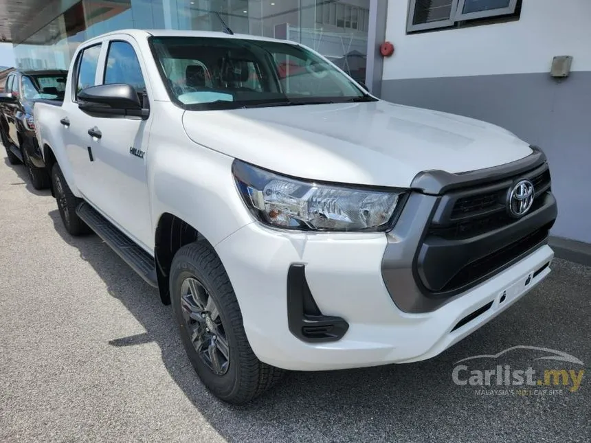 2024 Toyota Hilux E Dual Cab Pickup Truck