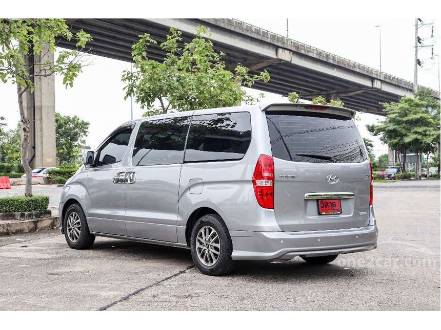 Hyundai H-1 2016 Touring 2.5 in กรุงเทพและปริมณฑล Automatic Van สีเทา ...