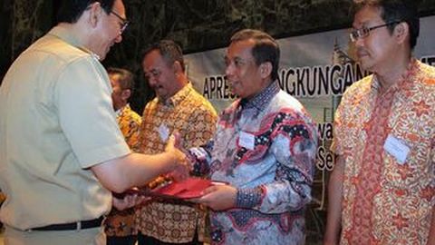 Ahok Beri Penghargaan Industri Peduli Lingkungan kepada Toyota