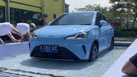 Sudah Kantongi Sertifikat IP68, Water Test Neta V-II Siap Diajak Berkubang Banjir Dangkal
