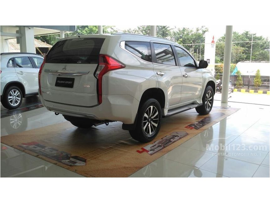  Foto  Mobil  Pajero  Warna  Putih Rommy Car